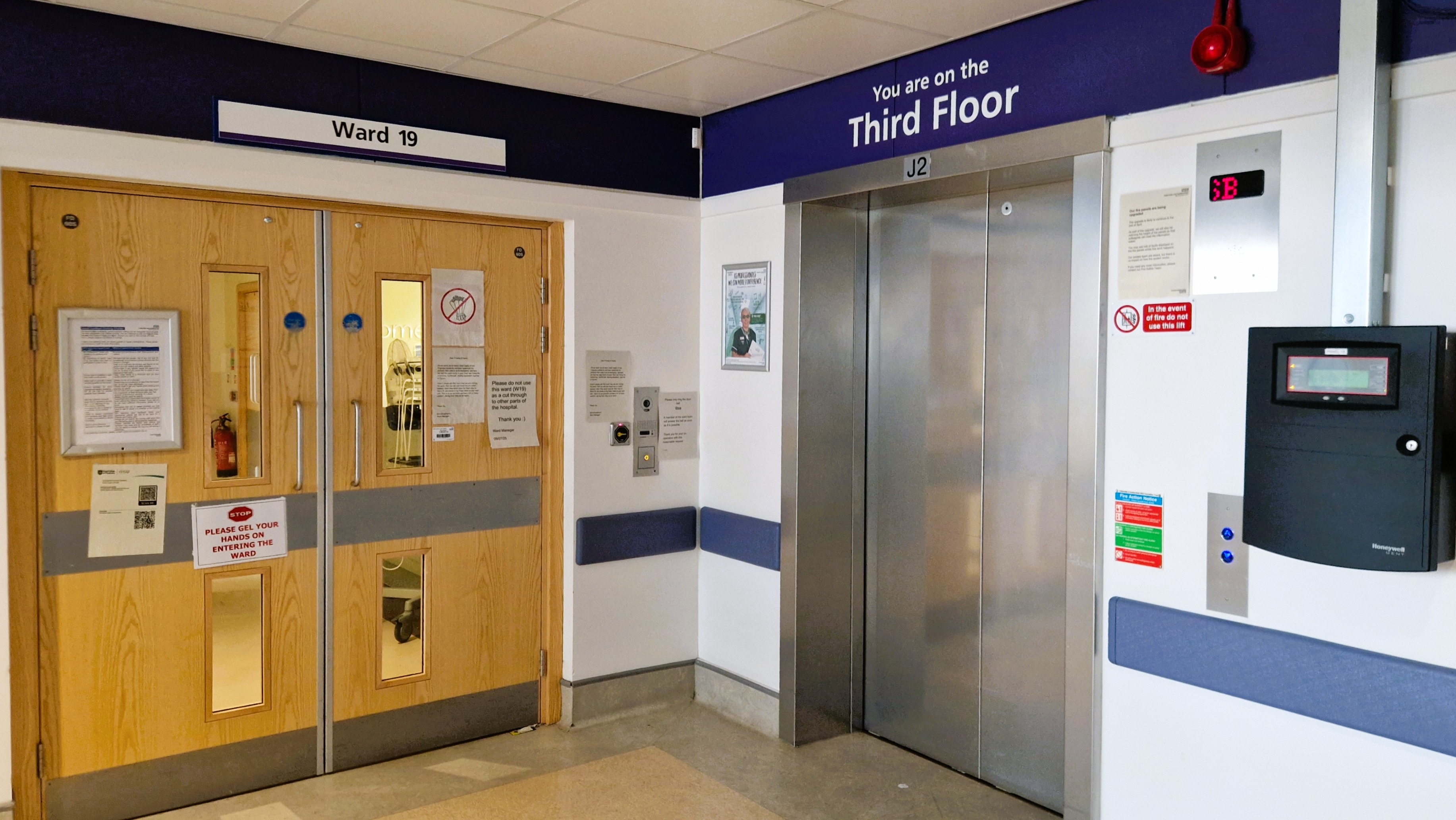 A set of double doors leading to ward 19 to the right is some lift doors.