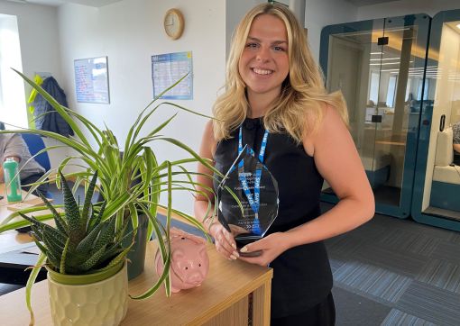 Neve with her award